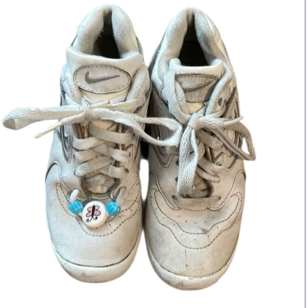 Vintage Y2K white Nike sneakers girls butterfly charm size 13 girls